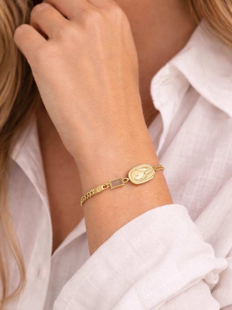 3 Model wearing photo