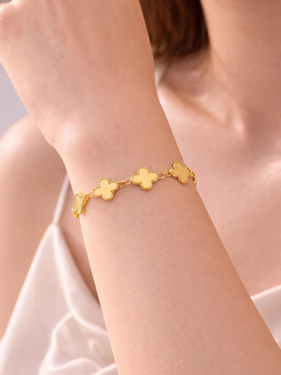 3 Model wearing photo