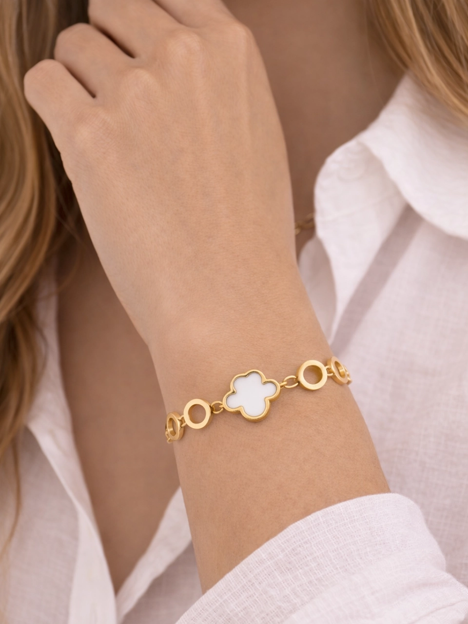 3 Model wearing photo