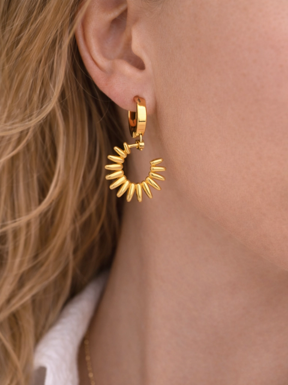 3 Model wearing photo