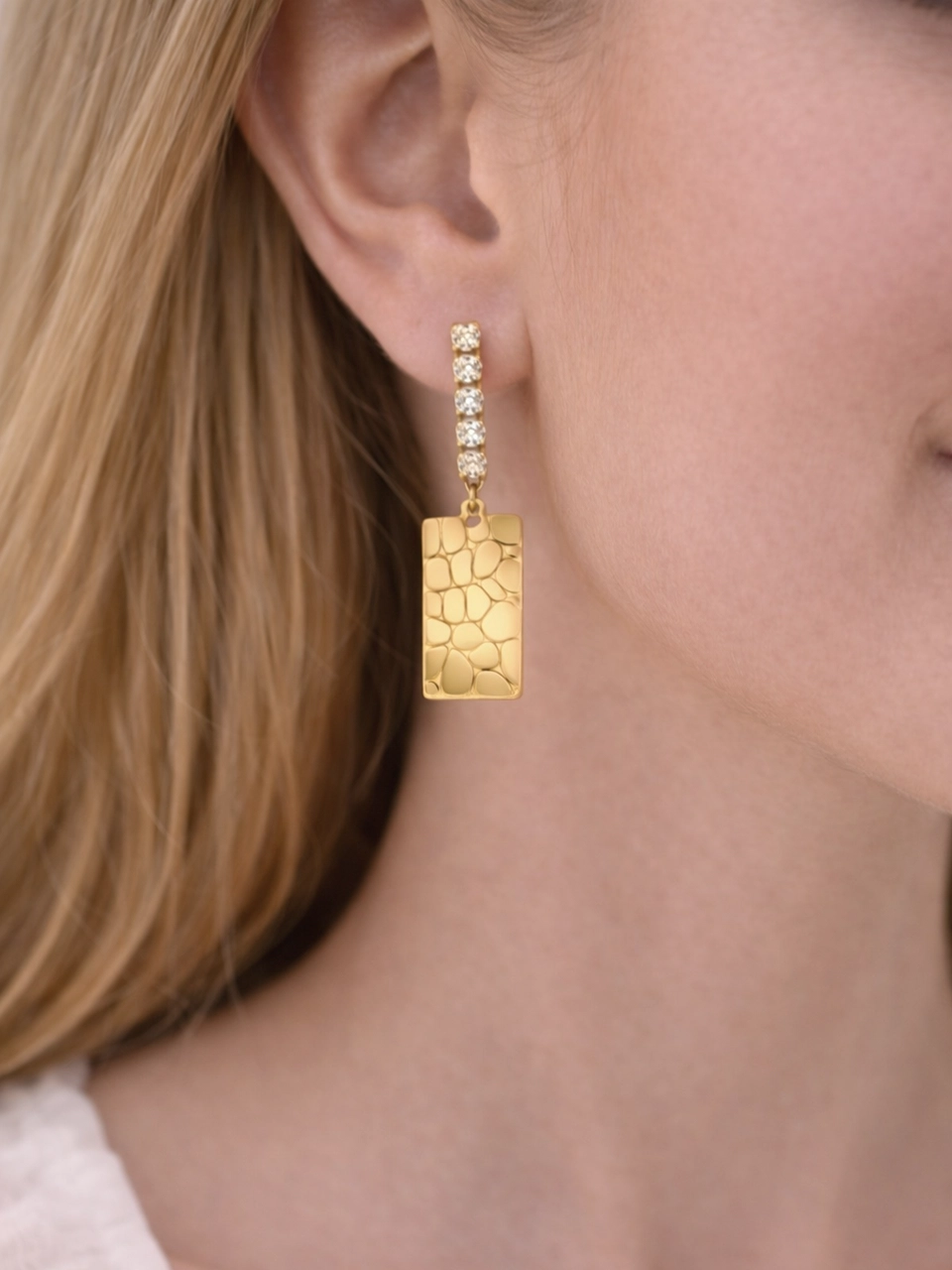 3 Model wearing photo